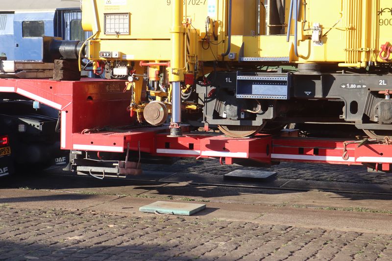 BAM Stopmachine met het fabrieksnummer 1214 en het UIC-nummer 99 84 942 8 702-7.